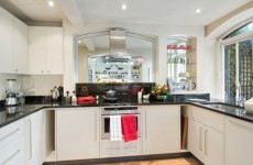 Originelle Deko Idee - Hängen Sie einen Spiegel im Küchenbereich