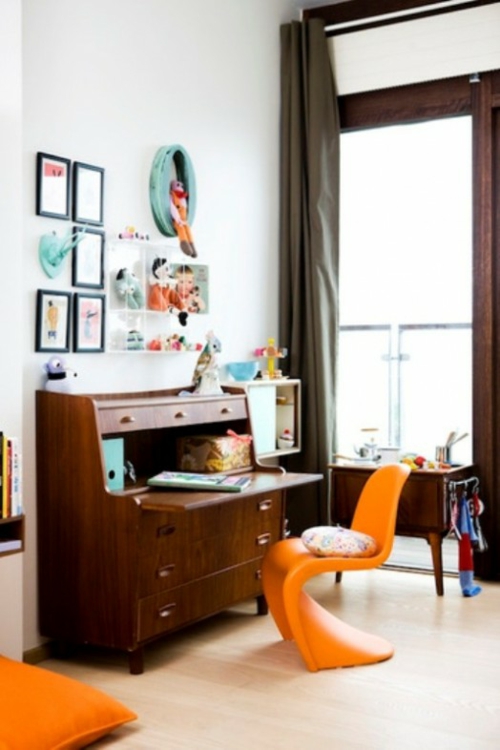 weiße kinderzimmer design orange stühle holz tisch