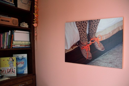 schickes schlafzimmer mädchen design bücherregale bild rosa wand