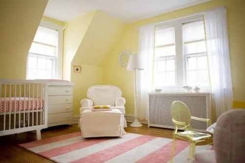 zweifarbiges farbschema gelb rosa elemente deko babyzimmer