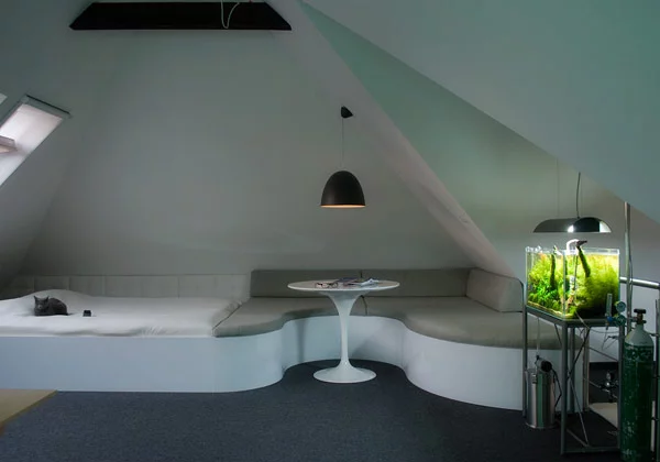 Modernes 2-Etagen-Apartment polen weiß niedrig möbelstücke