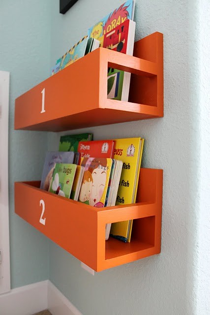 Coole Ideen Organisation von Kinderbüchereien Spielplatz orange Regale