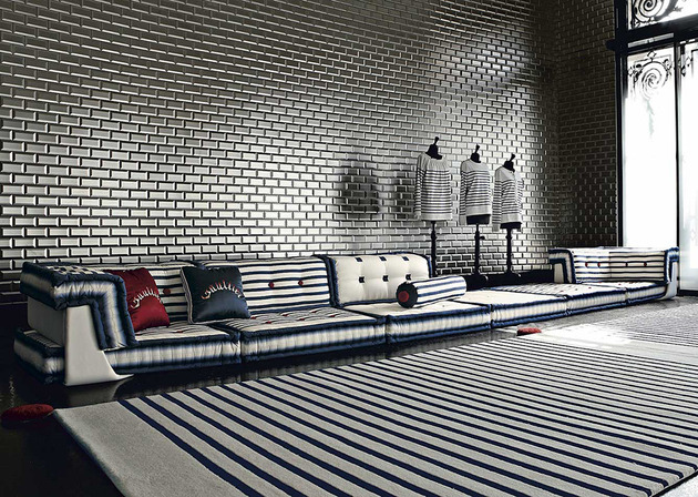 Nautisches Wohnzimmer Roche Bobois Sofa Teppich