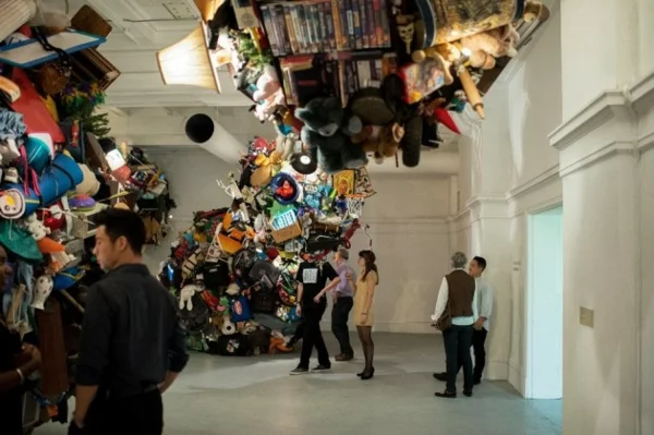 art installation gallerie leute reaktion unkonventionell