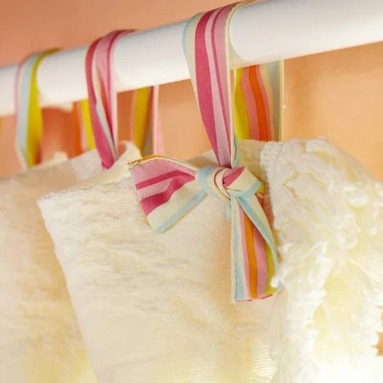 deko ostern zierbänder streifen gardinen Dekoration zu Ostern 