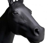 Designer Pferdelampe von Front – lebensgroße Skulptur