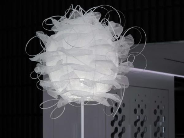 designer leuchten aus polyethylen idee ineinandergreifen verflochten