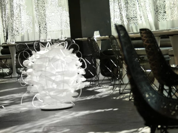 designer struk t aus polyethylen idee originell stehleuchte groß weiß