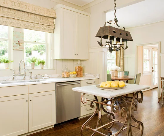 elegant rustikal traditionell metall weiß küchenschränke