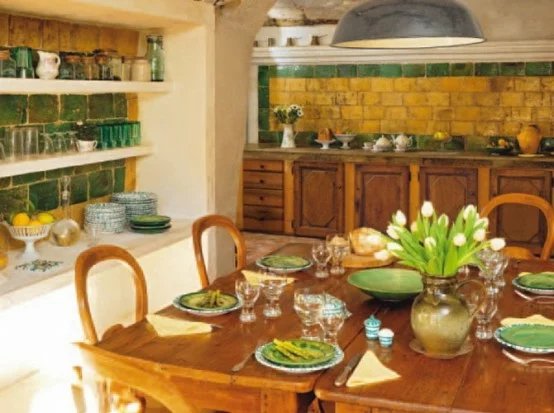 esszimmer französisch bäuerlich gelb grün  frühlingsfrische küchenspiegel