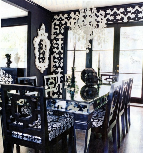 esszimmer interieur schwarz weiß ornamente kromleuchter spiegel