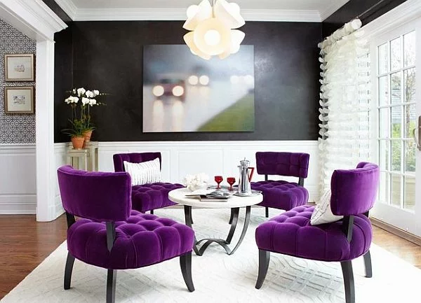 hell samt polsterstuhl lila wohnzimmer kontrast