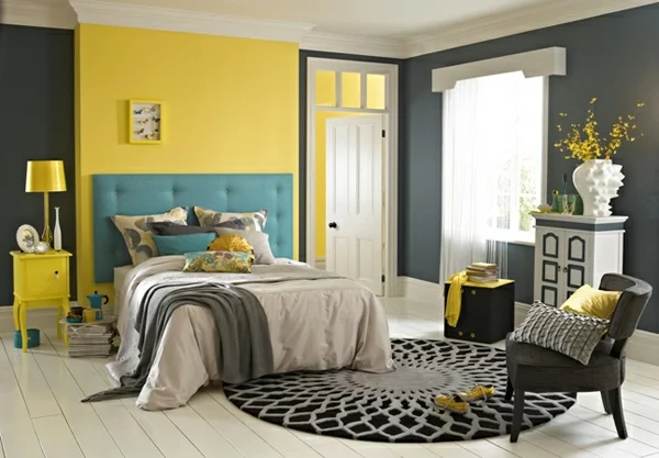 interessantes farbschema gelb wand blau kopfteil schlafzimmer