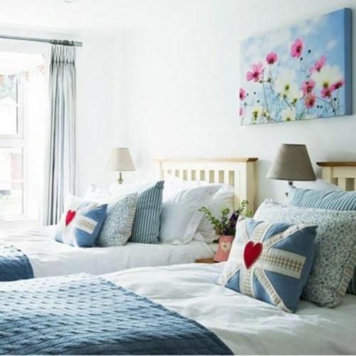 babyzimmer im britischen stil bettdecken blau kissen weiß