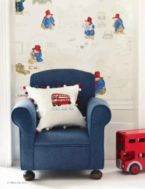 babyzimmer im britischen stil eingerichtet sessel blau