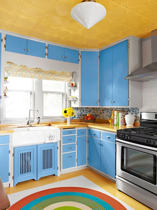 kompakte küchen oberfläche blau auffallend