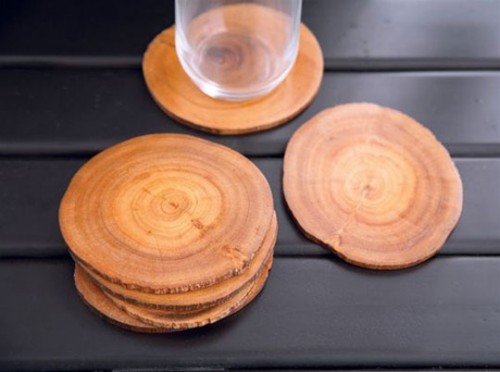 originelle Dekoration Holzscheiben Tisch Glas