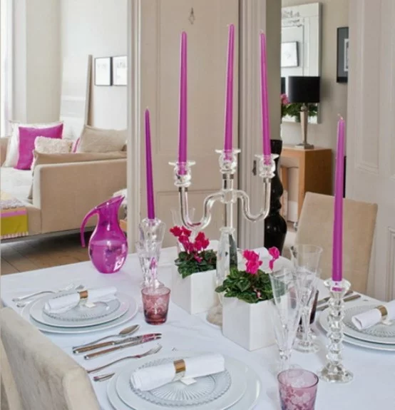 rosa kerzen dekorativ elegant kanne glas teller esstisch französisch wohnbereich
