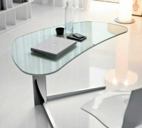 Extravaganter Schreibtisch aus durchsichtigem Glas – originelle Ideen