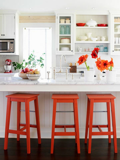 Kücheninsel mit Sitzplätzen idee orange holz barstühle