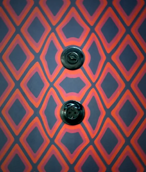 steckdosen rautenförmig rot blau schwarz klassisch rund Surrealistische Tapeten