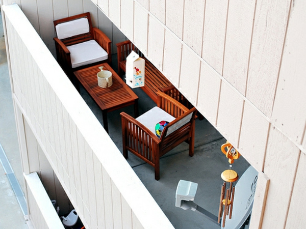 balkon möbel idee holz bodenbelag weiß Coole Garten und Balkonmöbel Ideen