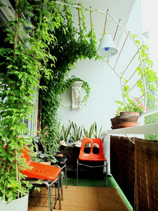 bequeme balkon designs ideen orange plastisch stuhl