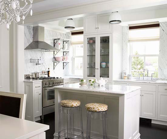 coole deko in weiß küche kücheninsel stehhocker essbereich