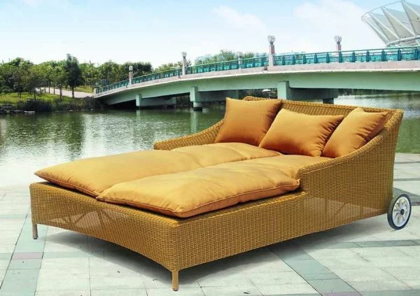 coole idee relax liege und sofa im gelb orange seidenstoff