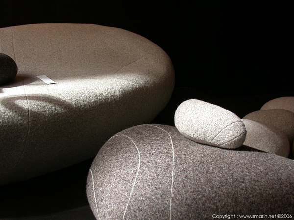 designer möbel detail sitzkissen steine natur schurwolle