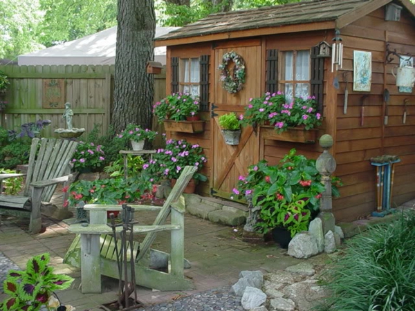 Gartenhauser Aus Holz Schones Und Kompaktes Gartenhaus Im Hinterhof