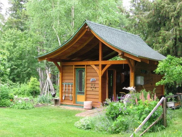 Gartenhäuser aus Holz  asiatisch laub baum schön