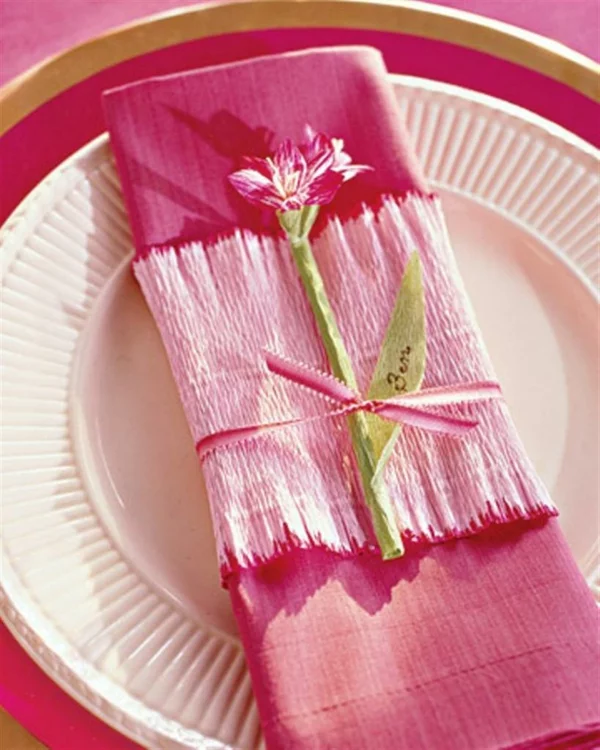 muttertag deko ideen rosa papier geschenke teller