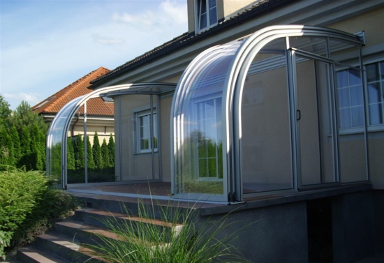coole terrassenüberdachung veranda schutz glaskonstruktion