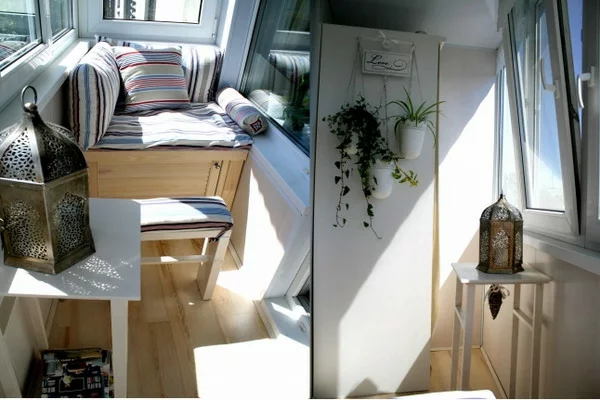 schlichte Balkongestaltung auf begrenztem Platz einfache Möbel viel Sonnenlicht w