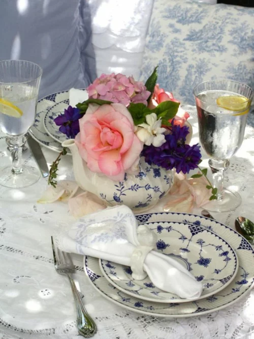 Tisch Deko Ideen zum Muttertag rosen porzellan auserlesen
