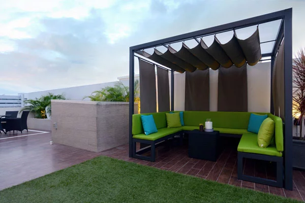 Vier – Level- Terrassen-Haus  gardinen patio grün auflagen sitzbänke