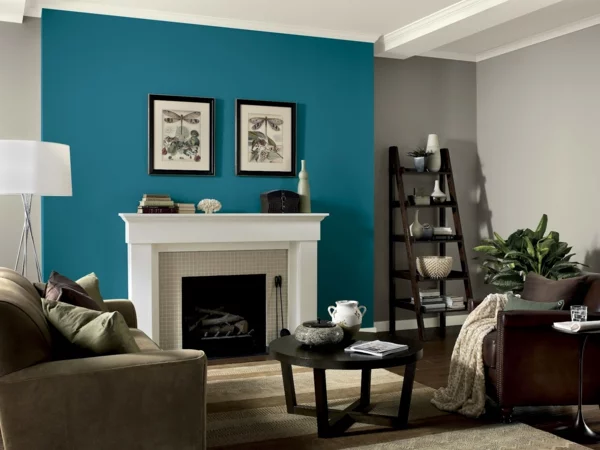 wände streichen ideen wohnzimmer stark farbe blau kamin