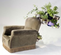 Recycelte Möbel als Pflanzen Behälter verwendet von Peter Bottazzi und Denise Bonapace
