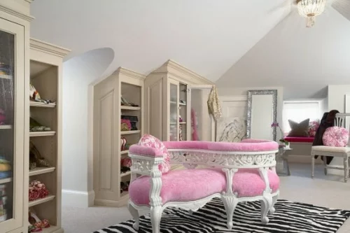 ankleideraum gestalten weiblich rosa sofa läufer zebra muster