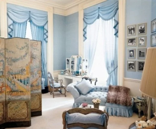 ankleideraum ordnen feminin gardinen blau trennwand sofa