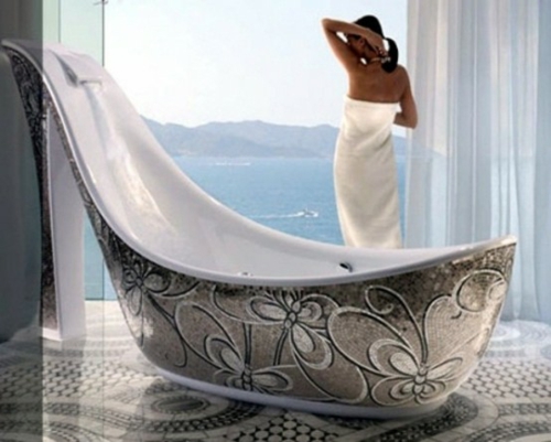 badezimmer design möbel weiblich badewanne silbern absatzschuh