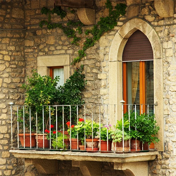 bequeme balkon designs ideen klassisch steinmauer