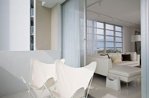 coole balkon deko ideen blumen weiße farben