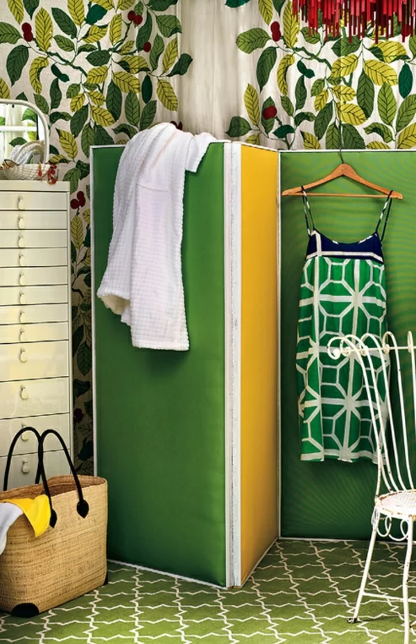 coole umkleideraum am garten pool paravent grün holz selbstgemacht