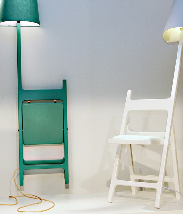 designer lampe und stuhl in einem kombiniert wand