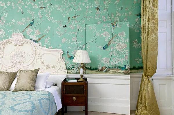 farbiges interior design mintgrün schlafzimmer wand muster