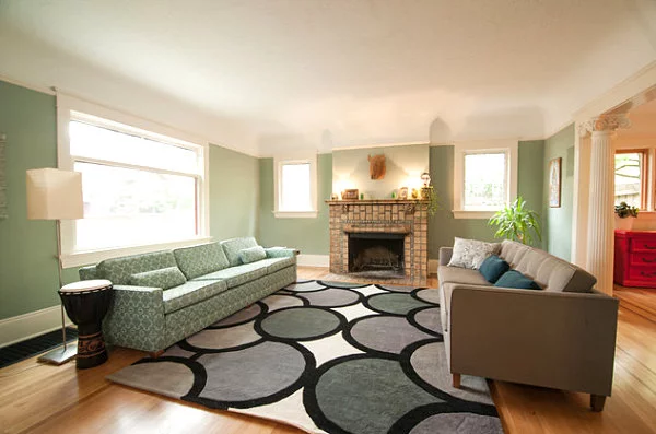 farbiges interior design mintgrün wandfarbe sofa teppich