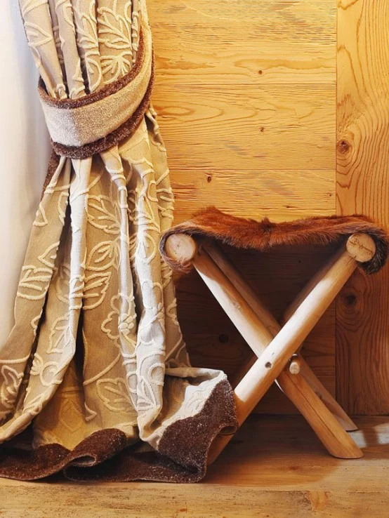 hölzerne inneneinrichtung haus naturholz ausstattung gardinen stuhl