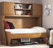 Jugendzimmer Möbel – platzsparendes Bett und Schreibtisch in einem